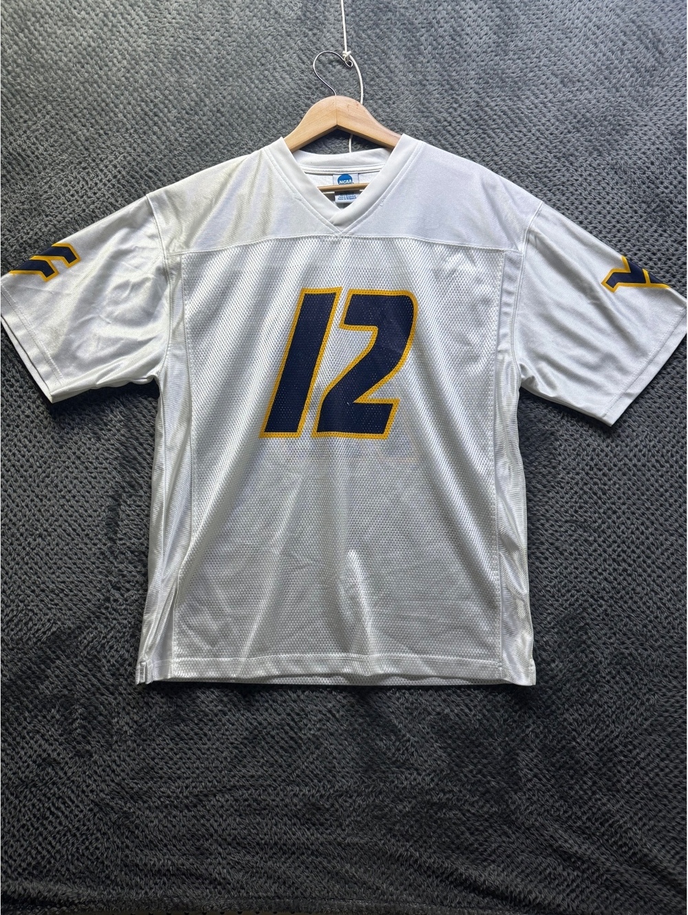 West Virginia mountaineers 12 men’s large NCAA jersey 634
